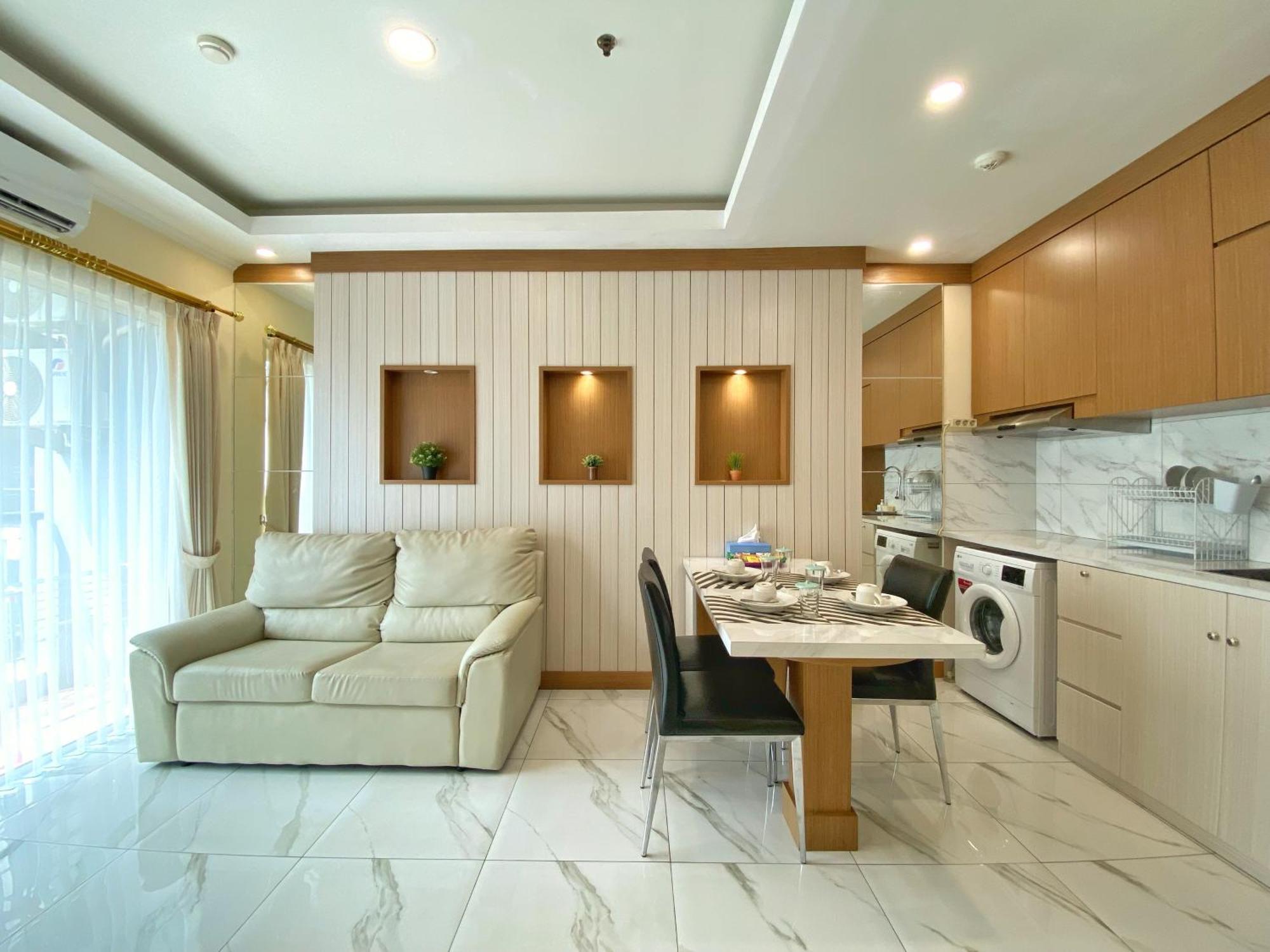 Ravarine Suite Apartment Jakarta Buitenkant foto