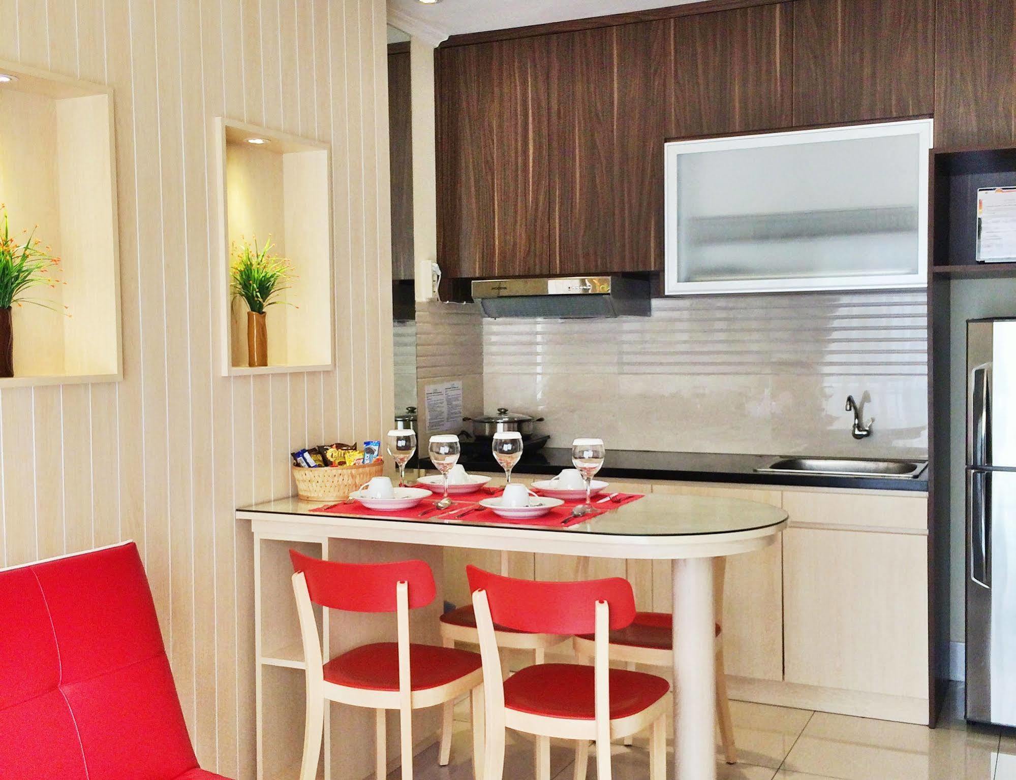 Ravarine Suite Apartment Jakarta Buitenkant foto