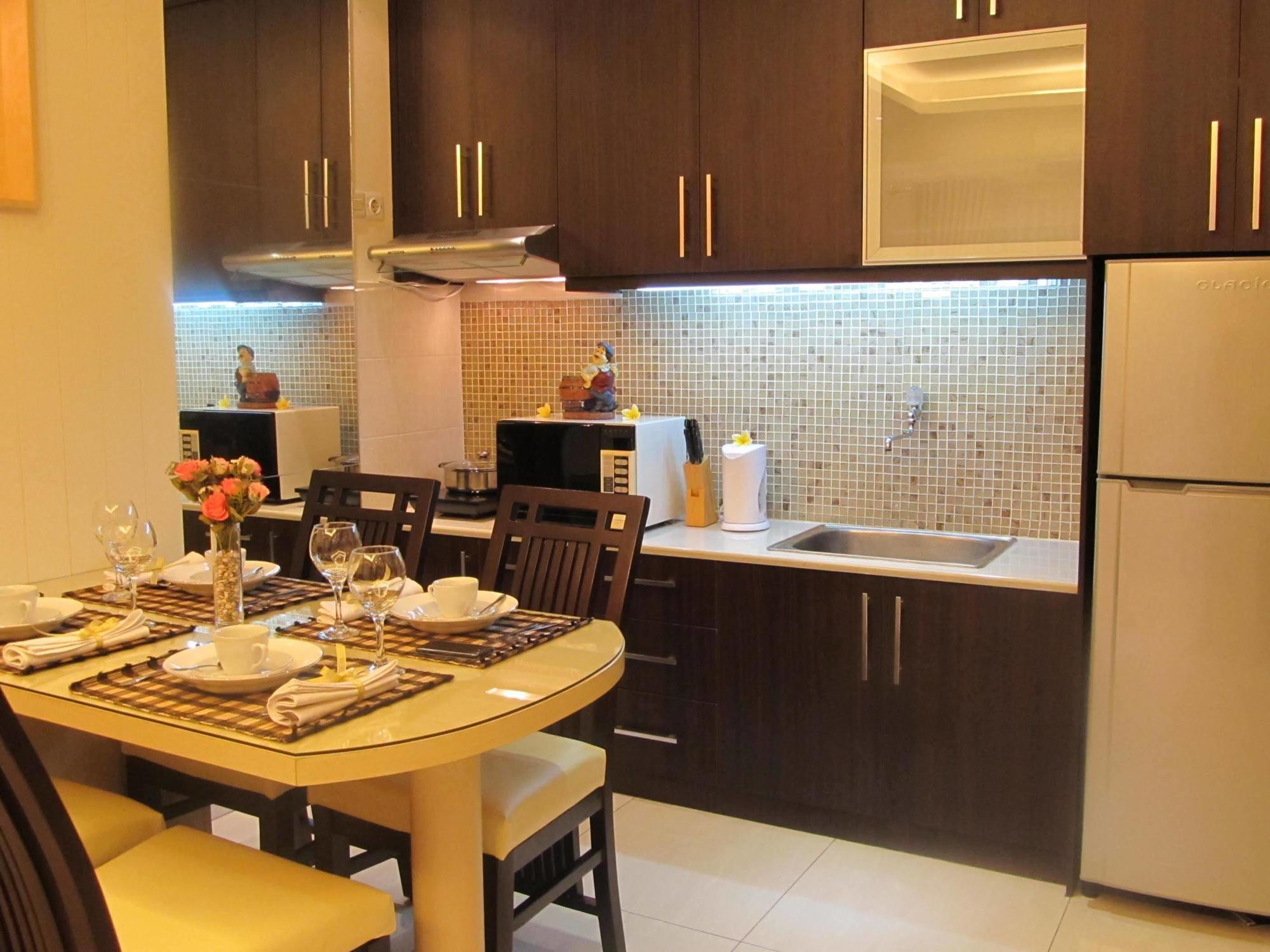 Ravarine Suite Apartment Jakarta Buitenkant foto